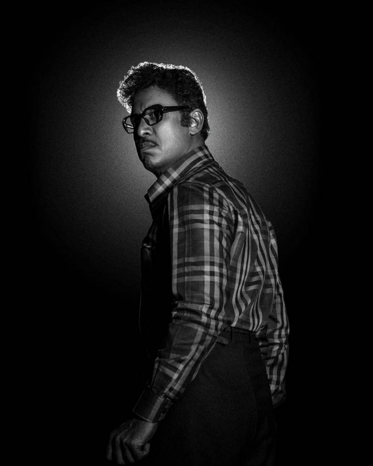 நடிகர் துல்கர் சல்மானின் அதிகம் எதிர்பார்க்கப்படும் படமான 'காந்தா’வில் இருந்து நடிகர் சமுத்திரக்கனியின் கதாபாத்திர போஸ்டர் ‘அய்யா’ வெளியாகியுள்ளது!