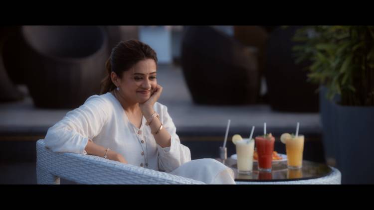 ரேவதி இயக்கத்தில் நடிகர்கள் பிரியாமணி மற்றும் சம்பத் ராஜ் நடிப்பில் உருவாகி இருக்கும் ‘குட் வொய்ஃப்’ சீரிஸின் டீசரை ஜியோஹாட்ஸ்டார் வெளியிட்டுள்ளது!