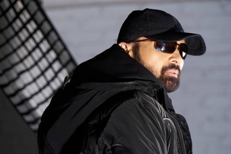 நாய்ஸ் அண்டு கிரைன்ஸ், சரிகம‌ வழங்கும் பிரபல இசைக் கலைஞர் ஹிமேஷ் ரேஷம்மியா பங்குபெறும் துடிப்பான‌ இசை நிகழ்ச்சி