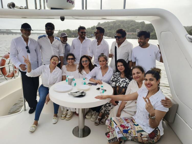 கோவாவில் ஒன்று கூடிய சினிமா நட்சத்திரங்கள். மகிழ்ச்சியான கொண்டாட்டம்!