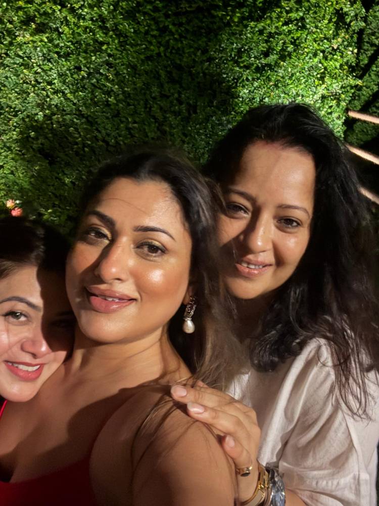 கோவாவில் ஒன்று கூடிய சினிமா நட்சத்திரங்கள். மகிழ்ச்சியான கொண்டாட்டம்!