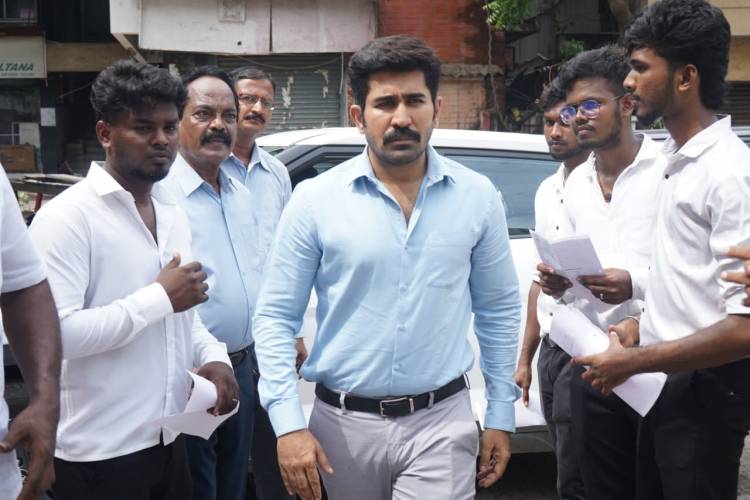 Shakthi Thirumagan Cast & Crew - Stills