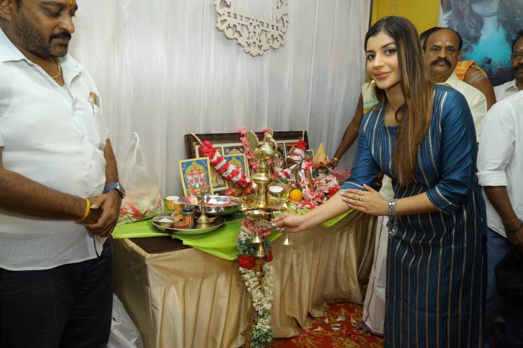 "யாஷிகா ஆனந்த்" நடிக்கும் “டாஸ்” திரைப்படம் பூஜையுடன் இனிதே துவங்கியது... 