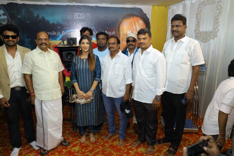 "யாஷிகா ஆனந்த்" நடிக்கும் “டாஸ்” திரைப்படம் பூஜையுடன் இனிதே துவங்கியது... 