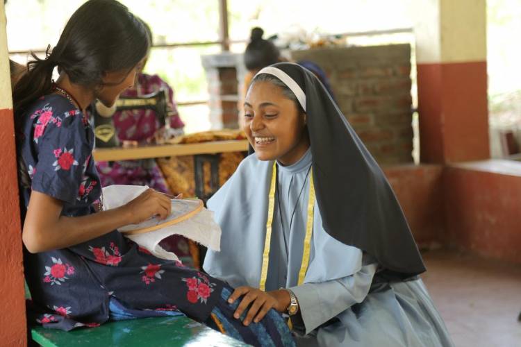 உலக சினிமாவை திரும்பிப் பார்க்க வைத்த படம்: த ஃபேஸ் ஆஃப்  த  ஃபேஸ்லெஸ் (முகமற்றவரின் முகம்)