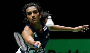 சிங்கப்பூர் ஓபன் பேட்மிண்டன் போட்டியில் இந்திய வீராங்கனை பி.வி.சிந்து முதல் சுற்றிலேயே தோற்று வெளியேற்றம்