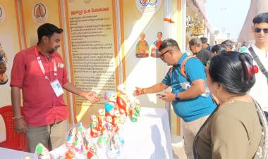 Thanjavur’s taditional ‘Thalaiyatti Bommai’ art captivates visitors at Kashi Tamil Sangamam 4.0