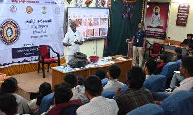  வாரணாசியைச் சேர்ந்த மாணவர்கள் தமிழ்நாட்டில் சிற்பக்கலை நுணுக்கங்களை கற்கிறார்கள்