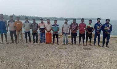 14 Tamil Nadu Fishermen Return from Sri Lanka
