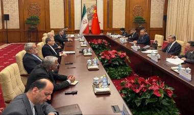 China’s Foreign Minister Meets with Iran’s Diplomat Amid Hormuz Strait Pressure