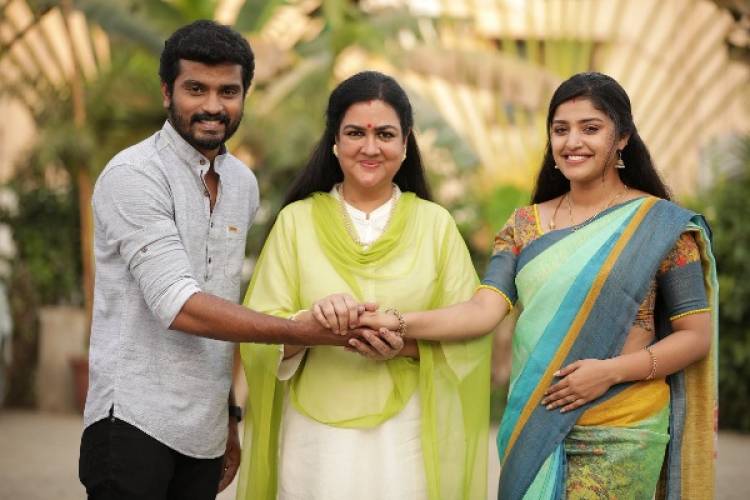 What is yesteryear actor Urvashi doing with Thirumanam couple?
