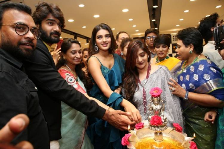 Actress Nidhhi Agerwal Inaugurates KLM mall at Secunderabad