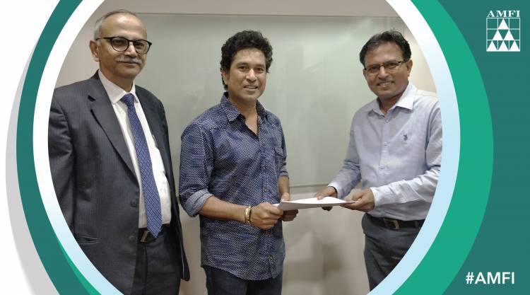 AMFI signs Sachin Tendulkar,M S Dhoni for 'Mutual Funds Sahi Hai' campaign