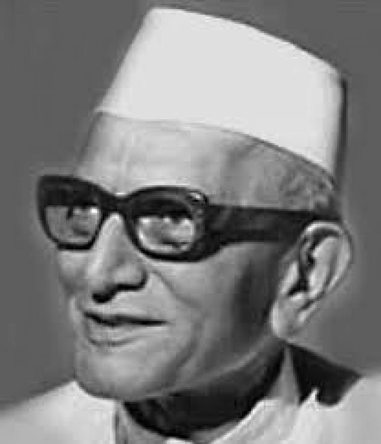 Remembering Our 4th Prime Minister of India on his birth Anniversary Facts about Moraji Desai