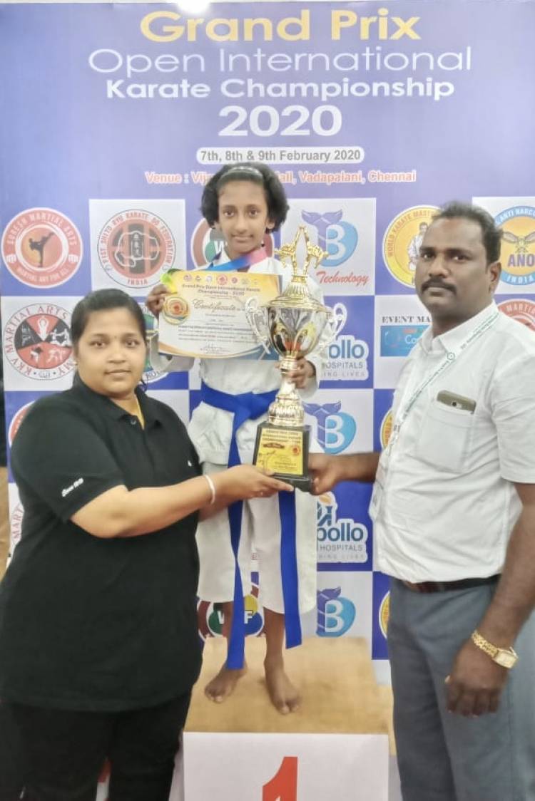 ஆவடி வேலம்மாள் மெட்ரிகுலேஷன் பள்ளி மாணவி கராத்தே போட்டியில் தங்கப்பதக்கம் பெற்றார்!