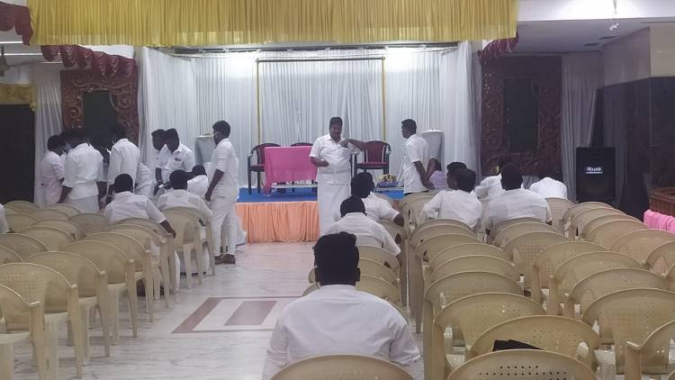 Thalapathy Vijay father sac going to launch his party by today morning 10 am at JS mandapam back side of vadapalani bus dippo