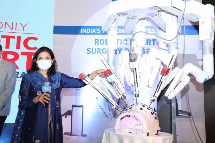 Apollo Hospitals Bangalore becomes the first hospital in the country to have completed 100 Robotic Cardiac Surgeries
