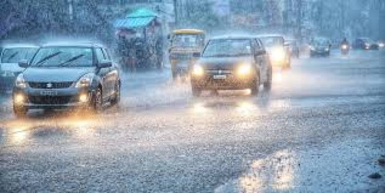  கடலூர் முதல் சென்னை வரையிலான பகுதிகளில் 11ம் தேதி பிற்பகல் வரை இடைவிடாத மழை கொட்டி தீர்க்கும் வெதர்மேன் பிரதீப் ஜான் கணித்துள்ளார்.