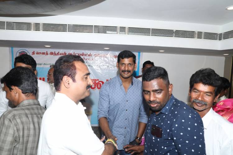 "நடிகர் சங்க புதிய நிர்வாகிகளுக்கு., 'சினிமா பத்திரிகையாளர் சங்கம் ' சால்வை அணிவித்து வாழ்த்து !!"