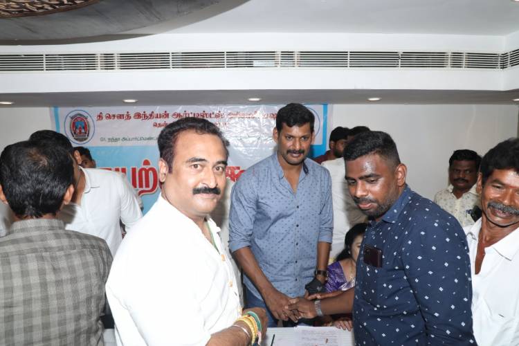 "நடிகர் சங்க புதிய நிர்வாகிகளுக்கு., 'சினிமா பத்திரிகையாளர் சங்கம் ' சால்வை அணிவித்து வாழ்த்து !!"