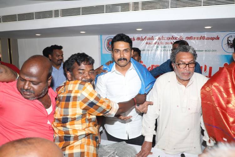 "நடிகர் சங்க புதிய நிர்வாகிகளுக்கு., 'சினிமா பத்திரிகையாளர் சங்கம் ' சால்வை அணிவித்து வாழ்த்து !!"