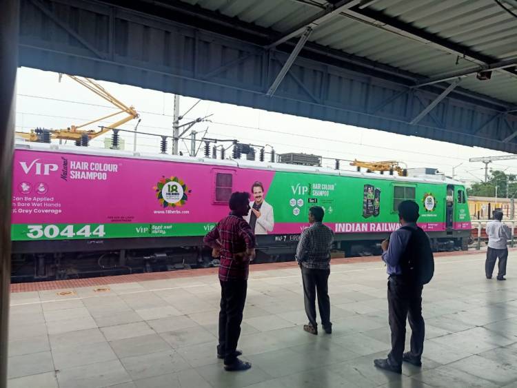 ரயில் என்ஜின்களை அலங்கரிக்கும் விஐபி ஹேர் கலர் ஷாம்பூ