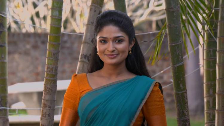 உங்கள் சன் டிவியில் வெற்றிகரமாக ஒளிபரப்பாகிக் கொண்டிருக்கும் புதிய மெகா தொடர் மல்லி.