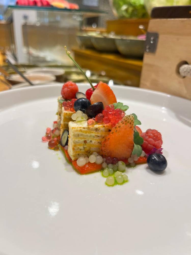 Sundays Just Got Juicier at Feathers Hotel: Dive into a Berry-Licious Buffet at Waterside!