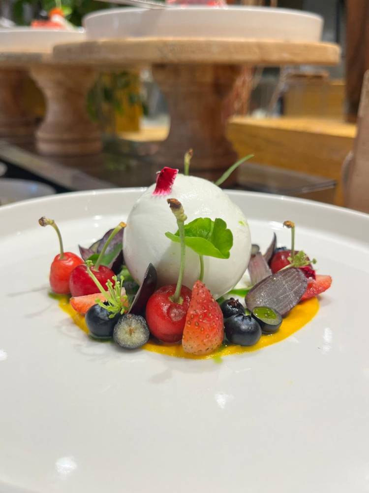 Sundays Just Got Juicier at Feathers Hotel: Dive into a Berry-Licious Buffet at Waterside!