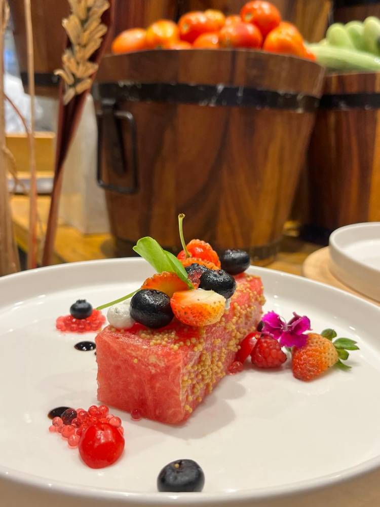 Sundays Just Got Juicier at Feathers Hotel: Dive into a Berry-Licious Buffet at Waterside!