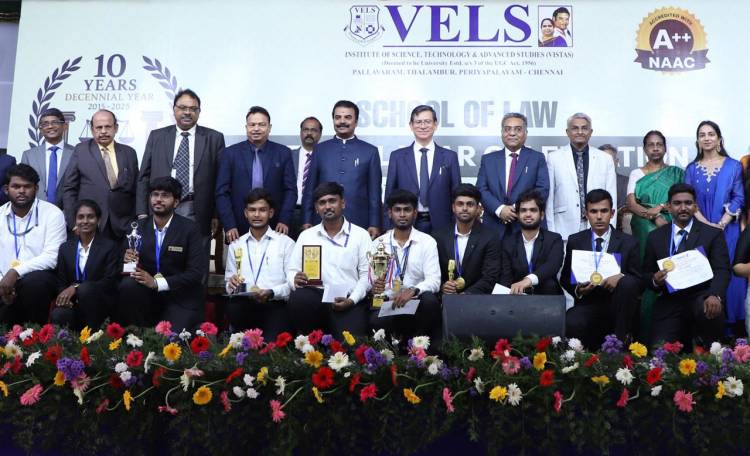 சென்னை பல்லாவரத்தில் உள்ள வேல்ஸ் பல்கலைக்கழகம் தனது சட்டபள்ளியின் பத்தாம் ஆண்டு நிறைவு விழாவை வெகு விமரிசையாக கொண்டாடியது.