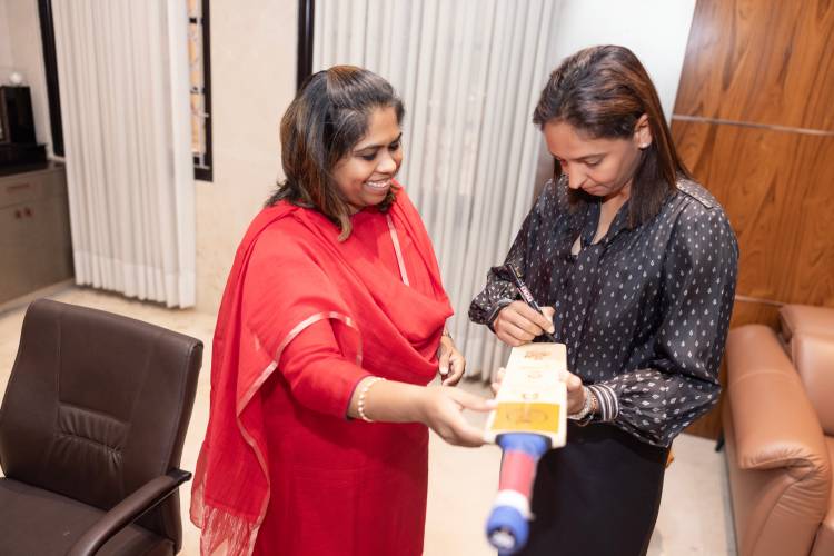 மகளிர் உலக கோப்பையின் பிரம்மாண்ட வெற்றிக்குப் பின், முதன் முறையாக சென்னை சத்யபாமா அறிவியல் மற்றும் தொழில்நுட்ப நிறுவனத்திற்கு வருகை தந்த, கேப்டன் ஹர்மன்ப்ரீத் கவுர் !!