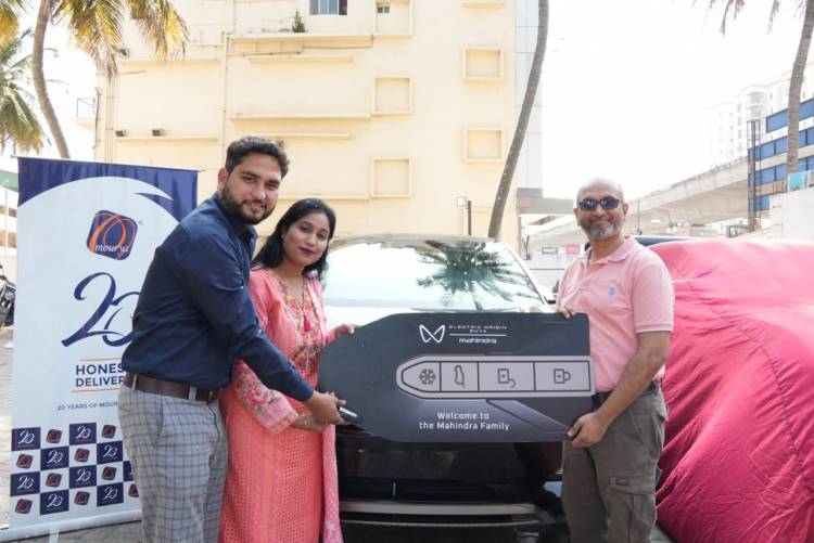A ₹1.5 CRORE TRIBUTE TO LOYALTY : BANGALORE-BASED MOURYA CONCEPTS REWARDS SIX SENIOR LEADERS WITH MAHINDRA BE.06 ELECTRIC CARS FOR OUTSTANDING PERFORMANCE