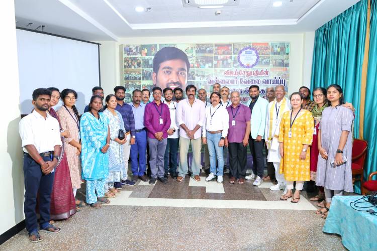 கட்டணமில்லா vvvsi.com வேலை வாய்ப்பு இணையதளத்தை மதுரையில் தொடங்கி வைத்தார் மக்கள் செல்வன் விஜய் சேதுபதி