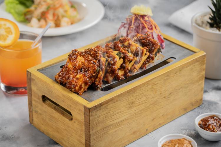 Sunset Bites, Skyline Nights: Early Evenings Get a Gourmet Upgrade at Skyloft, Feathers Hotel