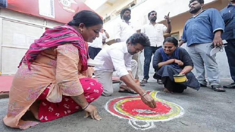 Vijay Campaigns in Perambur, Meets Workers and Voters