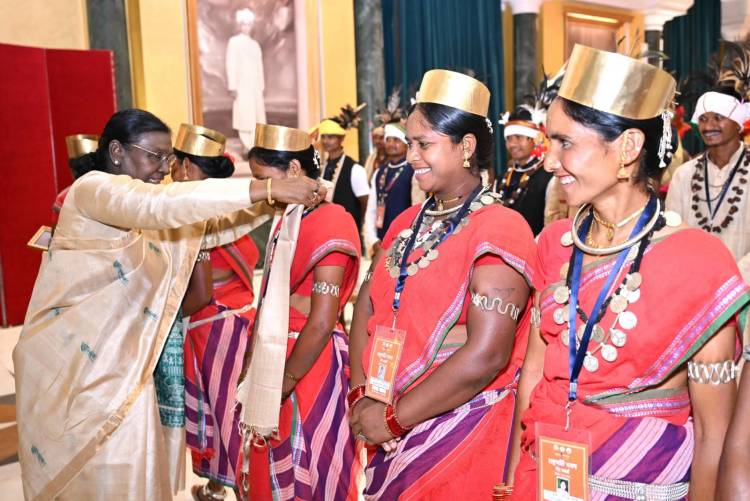 For the first time, Rashtrapati Bhavan witnessed the grandeur of Bastar's tribal culture: Union Home Minister Amit Shah     209-member delegation led by Chief Minister Vishnu Deo Sai visits Rashtrapati Bhavan