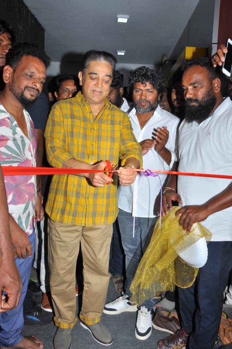 மய்யமும் நீலமும் ஒன்றுதான் -   பத்மஸ்ரீ கமல்ஹாசன்.