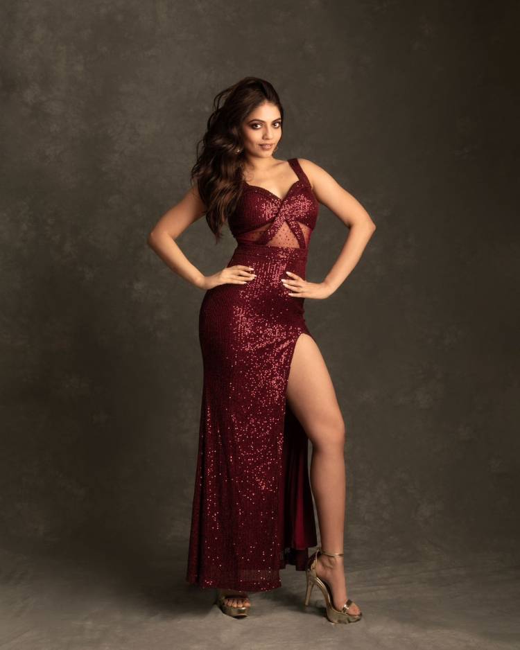 'வேற்றுமையில் ஒற்றுமை' என்ற நம் நாட்டின் பெருமைமிகு கொள்கை பொழுதுபோக்கு துறையில் அதிகம் வெளிப்படுகிறது. பிராந்திய மற்றும் மொழித் தடைகள் போன்றவற்றைக் கடந்து திறமை மட்டுமே இங்கு மதிப்பிடப்படுகிறது.