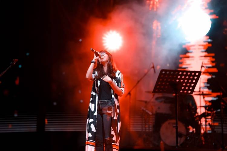 பாடகி சக்திஸ்ரீ கோபாலன் நெட்ஃபிளிக்ஸின் 'டெஸ்ட்' திரைப்படத்தின் மூலமாக இசையமைப்பாளராக பிரம்மாண்டமாக அறிமுகமானார் - விமர்சன ரீதியான பாராட்டையும் பெற்றார்.