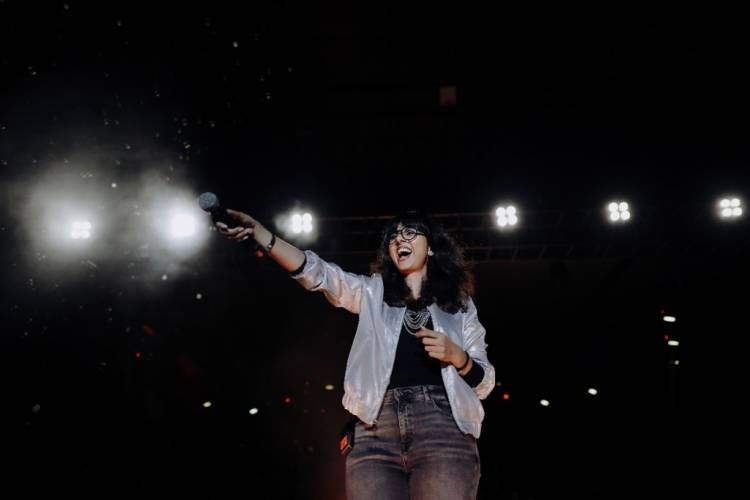 பாடகி சக்திஸ்ரீ கோபாலன் நெட்ஃபிளிக்ஸின் 'டெஸ்ட்' திரைப்படத்தின் மூலமாக இசையமைப்பாளராக பிரம்மாண்டமாக அறிமுகமானார் - விமர்சன ரீதியான பாராட்டையும் பெற்றார்.