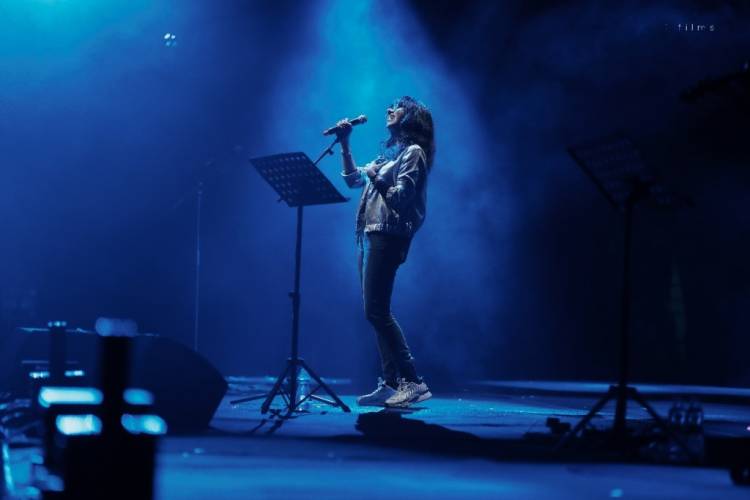 பாடகி சக்திஸ்ரீ கோபாலன் நெட்ஃபிளிக்ஸின் 'டெஸ்ட்' திரைப்படத்தின் மூலமாக இசையமைப்பாளராக பிரம்மாண்டமாக அறிமுகமானார் - விமர்சன ரீதியான பாராட்டையும் பெற்றார்.