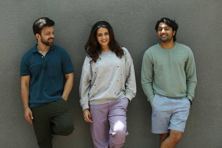 அனோமி Cast :