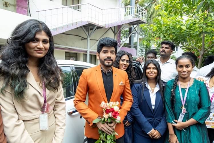 Legend Saravanan at Ethiraj College Event: Event Stills