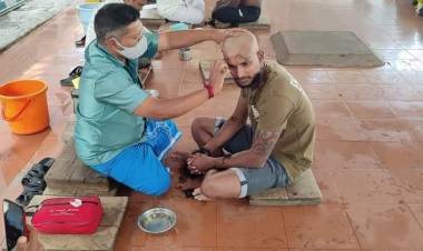 கிரிக்கெட் வீரர் நடராஜன் பழனியில் மொட்டை போட்டு சாமி தரிசனம்