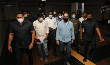 மக்கள் நீதி மய்யம் கட்சியின் தேர்தல் பிரச்சாரத்தை தலைவர் திரு. கமல் ஹாசன் அவர்கள் சென்னை மெட்ரோ ரயிலில் பயணிகளுடன் இணைந்து துவங்கினார்.