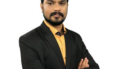 நியூஸ்18 தொலைக்காட்சியில் காலத்தின் குரல்  நேரலை விவாத நிகழ்ச்சி.