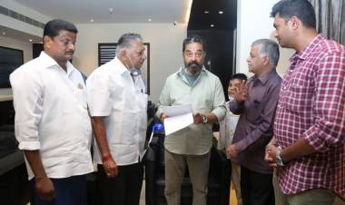 Mr. Jameel Ahmed (President of the airport & railway passenger welfare association) met Makkal Needhi Maiam party President Mr. Kamal Haasan today (1.4.2021)