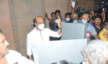 Celebrity Casting their Votes