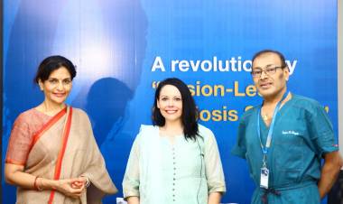 அப்போலோமருத்துவமனை,அமெரிக்காவைச்சேர்ந்தஒருபெண்ணுக்குமுதுகெலும்புவளைவைசரிசெய்வதற்கானஉலோகஇணைப்பற்றஅறுவைசிகிச்சையை